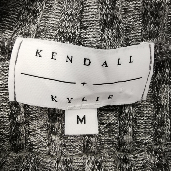 Kendall and Kylie Long Sleeve Mock Neck Cold Shoulder Top - Sz M - Picture 5 of 7